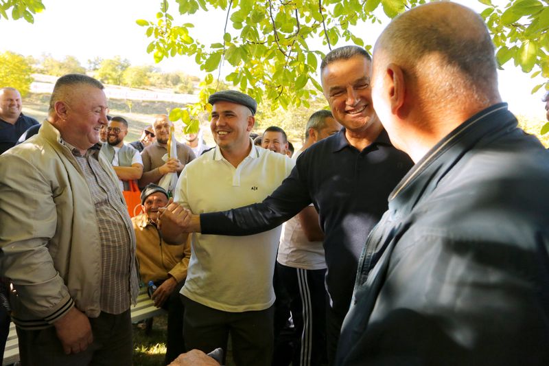 Razgovor sa meštanima Vrbasića — fotografija 2